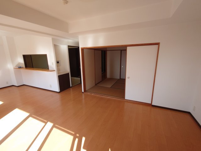 拡大写真:アーデンコート住吉川 4階402の居室・リビング