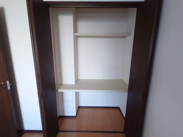 拡大写真:アーデンコート住吉川 4階402の収納