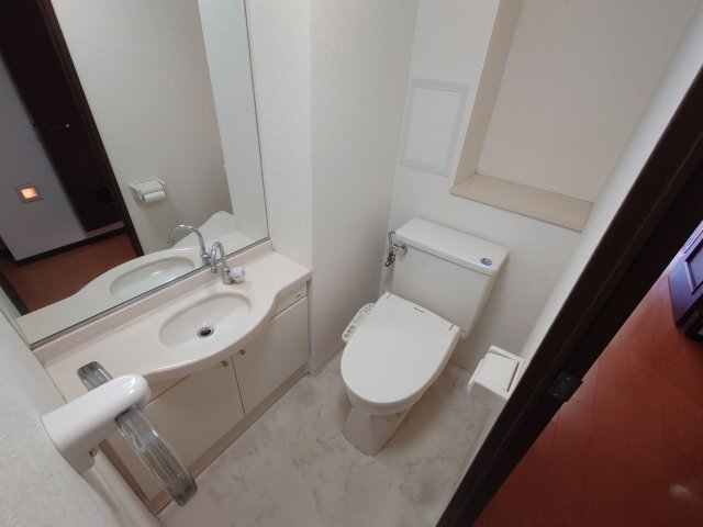 拡大写真:アーデンコート住吉川 4階402のトイレ