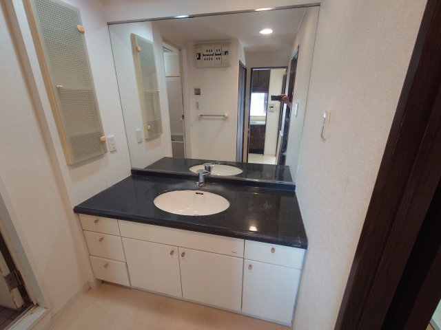 拡大写真:アーデンコート住吉川 4階402の洗面設備