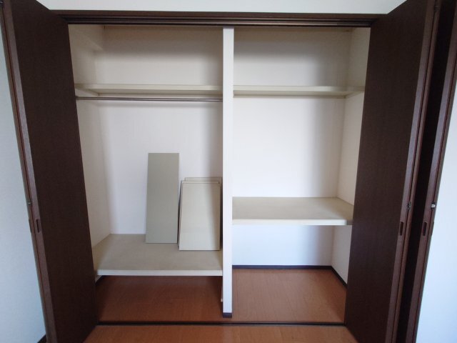 拡大写真:アーデンコート住吉川 4階402の収納