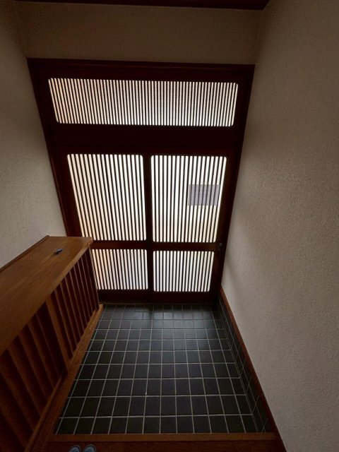拡大写真:豊能町光風台5丁目10-5貸家 2階-の玄関