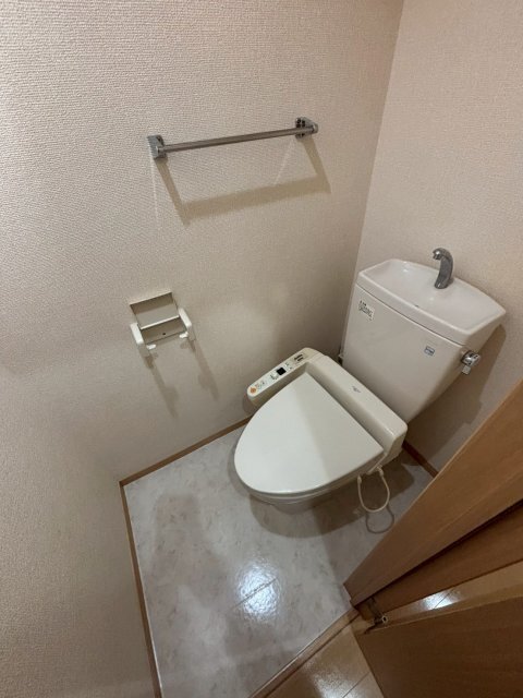 拡大写真:ブランミュール 1階102のトイレ