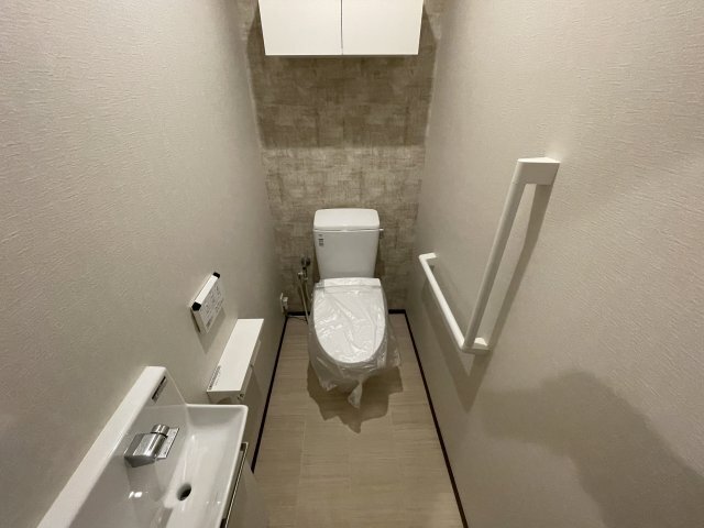 拡大写真:グランエイト甲子園戸崎 3階355のトイレ