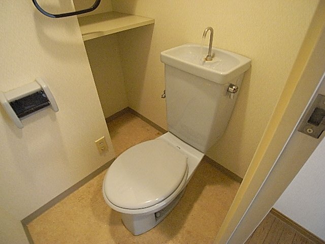 拡大写真:コンフィメゾン中山寺 2階205のトイレ