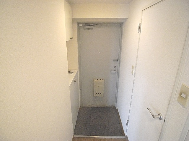 拡大写真:コンフィメゾン中山寺 2階205の玄関