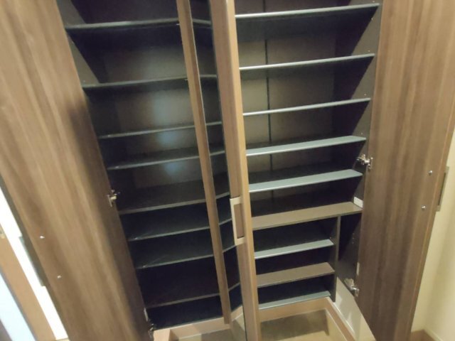 拡大写真:エレナ本山 1階101の収納