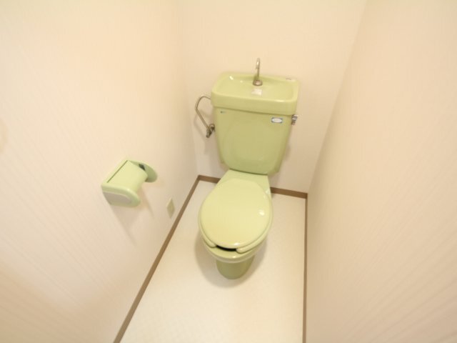 拡大写真:アンボワーズ久代2号館 3階302のトイレ