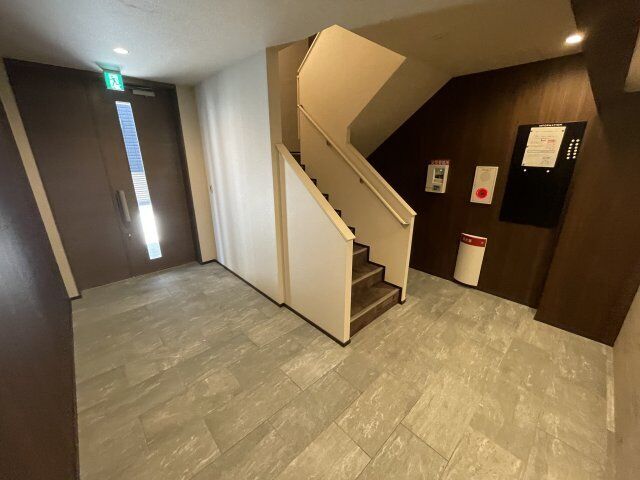 拡大写真:HEBEL MAISON 甲子園口北町South 2階205のロビー