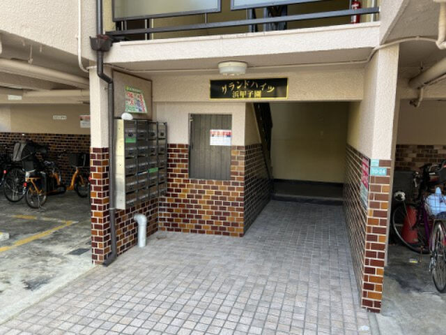 拡大写真:グランドハイツ浜甲子園 2階201のエントランス