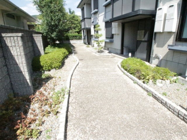 拡大写真:プロント雲雀丘 2階202のエントランス