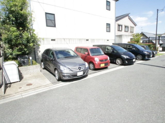 拡大写真:プロント雲雀丘 2階202の駐車場