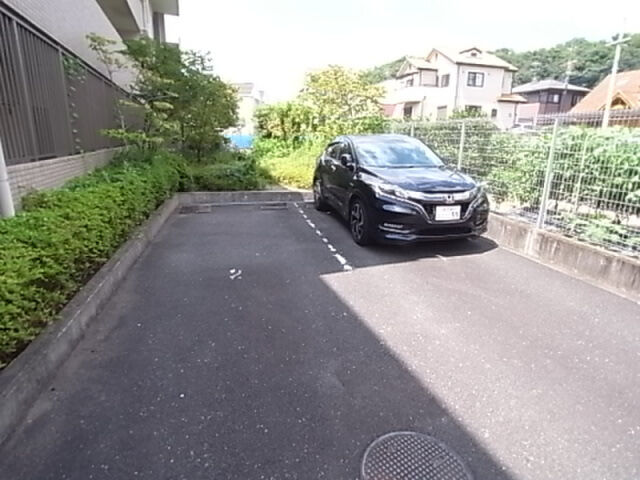 拡大写真:フローラル宝塚 1階103の駐車場