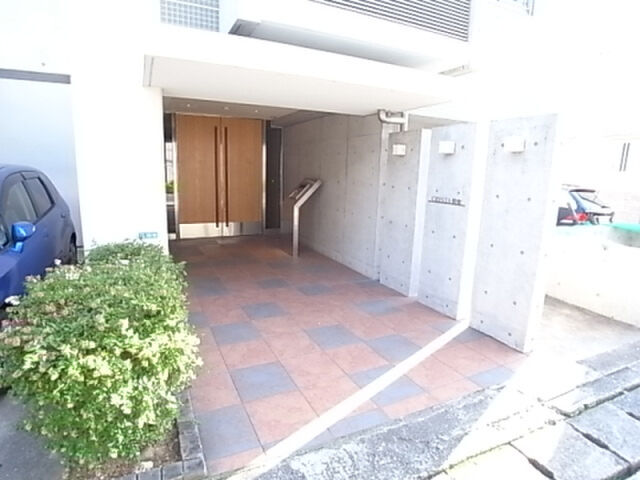 拡大写真:CRYSTA荒牧 4階401のエントランス