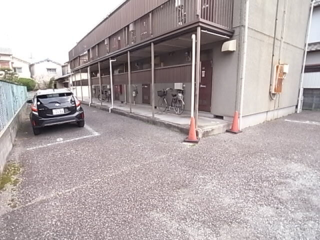 拡大写真:コスモハイツらん 2階203のエントランス
