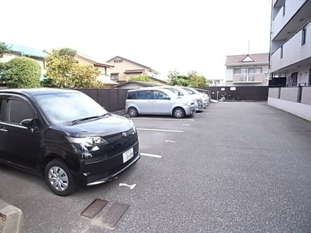 拡大写真:ボヌール宝塚 1階102の駐車場