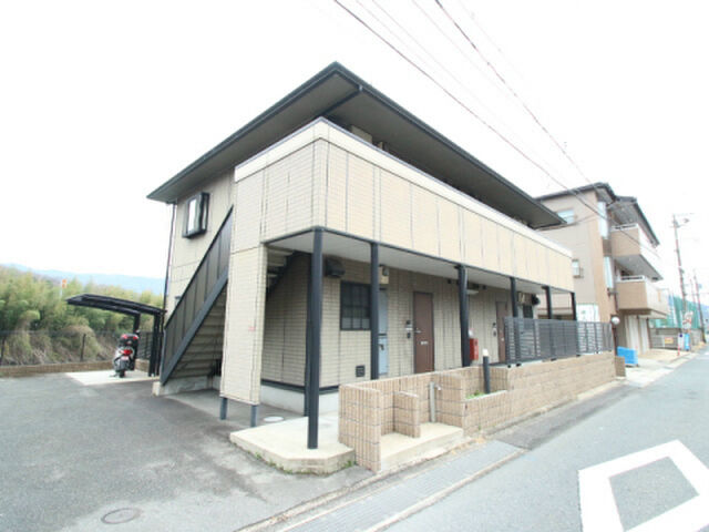 ルミエール鴬の森の外観