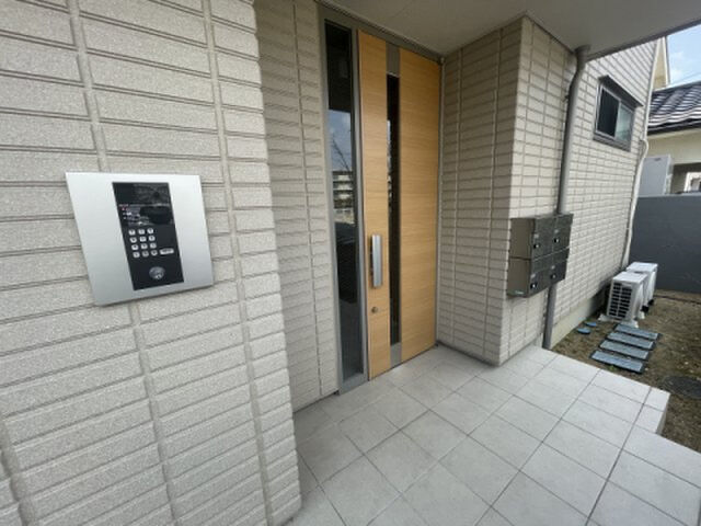 拡大写真:ホワイトホーク 1階101のエントランス