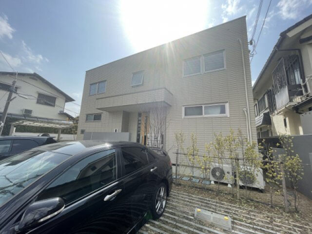 拡大写真:ホワイトホーク 1階101の駐車場