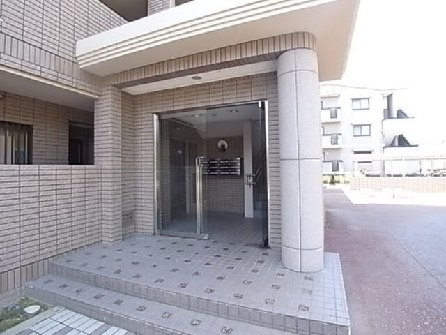 拡大写真:クレセール宝塚 2階201のエントランス