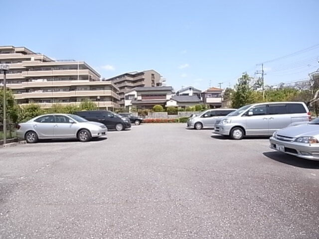 拡大写真:クレセール宝塚 2階201の駐車場