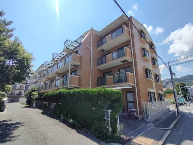 エレガンテ本山の外観