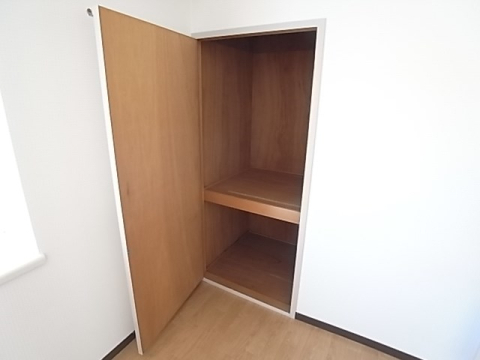 拡大写真：エミネンス宝塚 3階305の収納