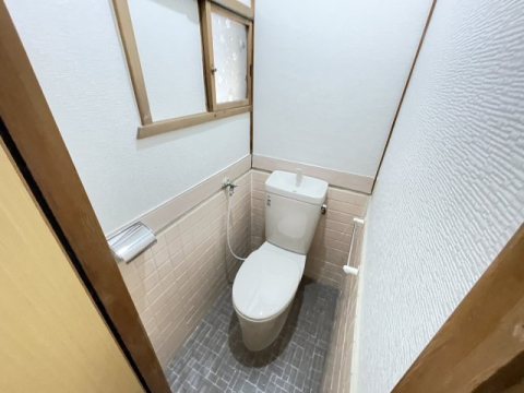 拡大写真:宝塚市小林3丁目 1階-のトイレ