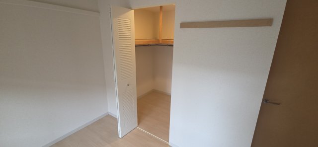拡大写真:フローラル宝塚 1階103の収納