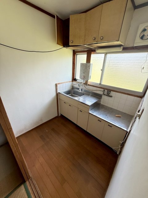 拡大写真:猪名川町万善字寺ノ下通テラスハウス 1階1の居室・リビング