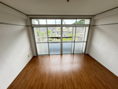 拡大写真:宝塚市小林2丁目 4階402の居室・リビング