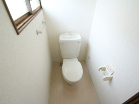 拡大写真:下加茂1丁目8-2貸家 1階-のトイレ