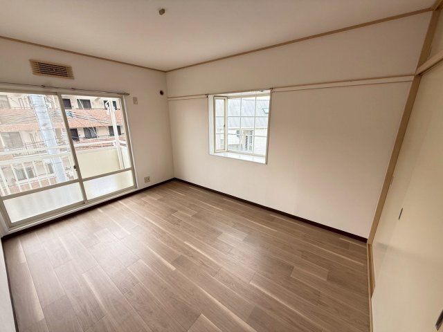 拡大写真:シルフィード花屋敷 2階205の居室・リビング