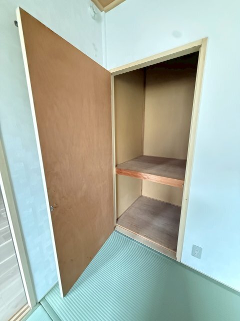 拡大写真:シルフィード花屋敷 2階205の収納