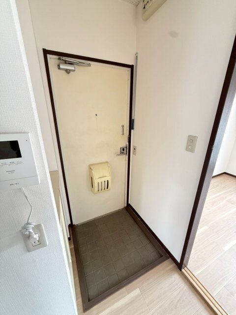 拡大写真:シルフィード花屋敷 2階205の玄関