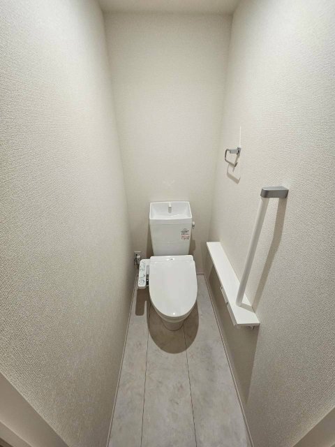 拡大写真:D-residence荘園 B 1階103のトイレ