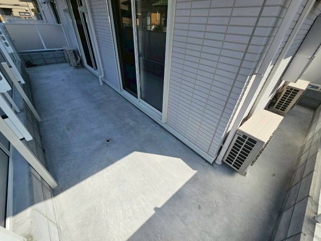 拡大写真:D-residence荘園 B 1階103のバルコニー