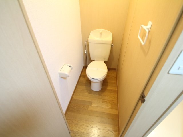 拡大写真:南花屋敷エイティーンハウス 3階303のトイレ