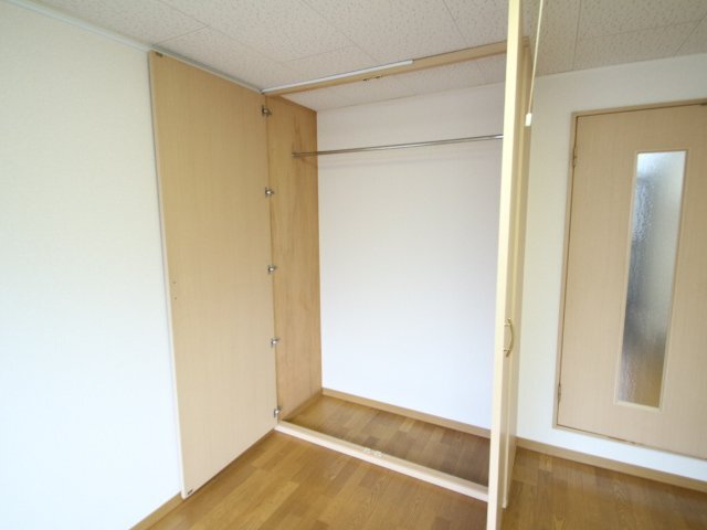 拡大写真:南花屋敷エイティーンハウス 3階303の収納