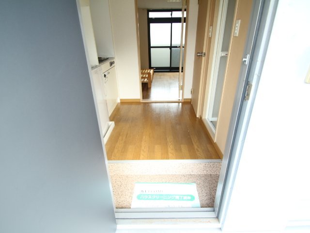 拡大写真:南花屋敷エイティーンハウス 3階303の玄関