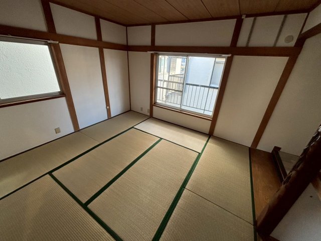 拡大写真:東畦野3丁目15-21貸家 2階-の和室
