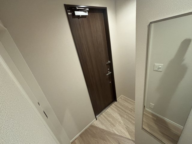 拡大写真:Forest Monzencho East 2階206の玄関