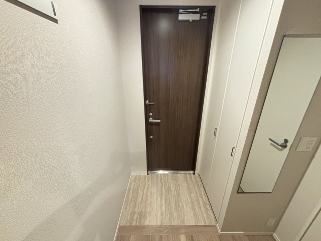 拡大写真:Forest Monzencho East 2階205の玄関