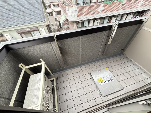 拡大写真:Forest Monzencho East 3階303のバルコニー