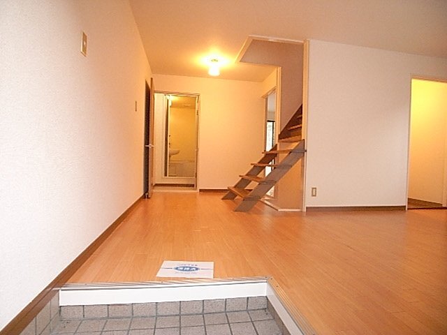 拡大写真:宝塚市雲雀丘2丁目 Fの玄関