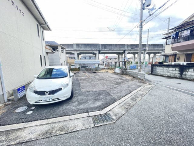 拡大写真:ビオラハウスII 1階6の駐車場
