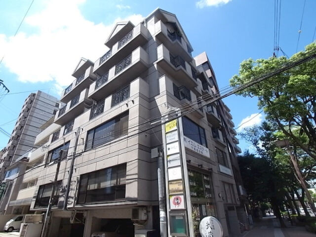 アダチイエムビルの外観