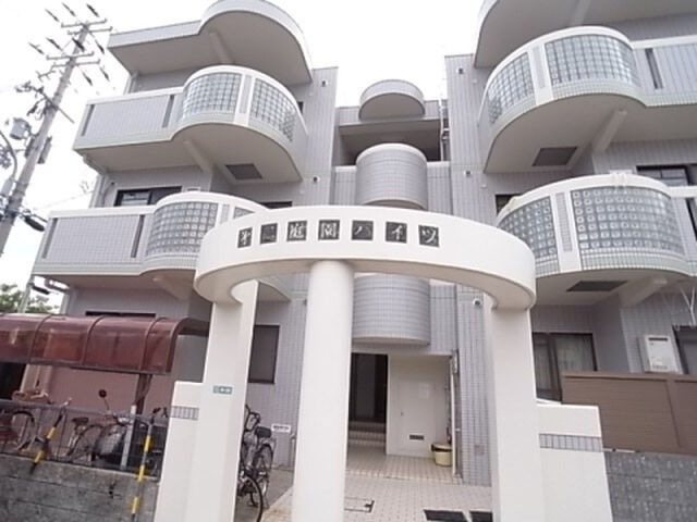 拡大写真:第2庭園ハイツ 2階202のエントランス