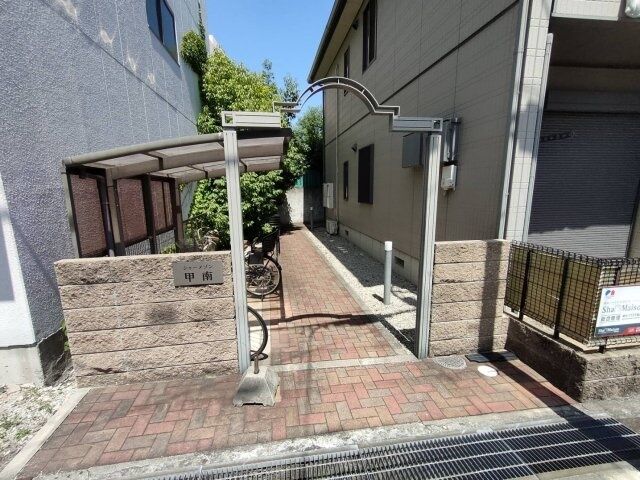 拡大写真:シャーメゾン甲南 1階102のエントランス
