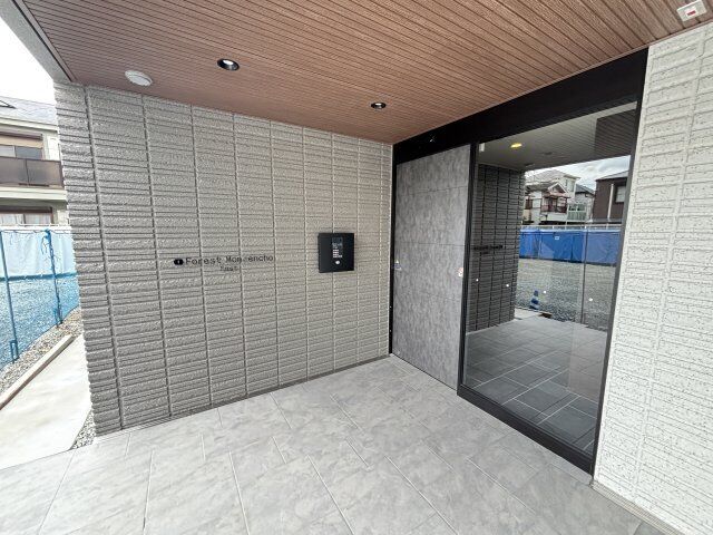拡大写真:Forest Monzencho East 3階306のエントランス
